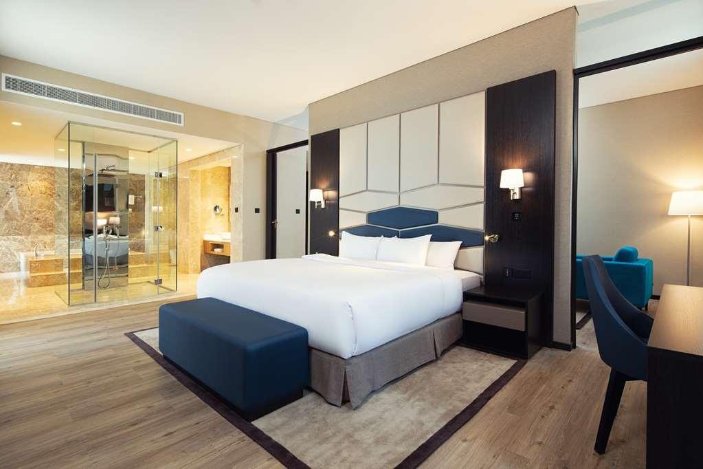 Four Points By Sheraton Production City, Dubai Hotel Room photo